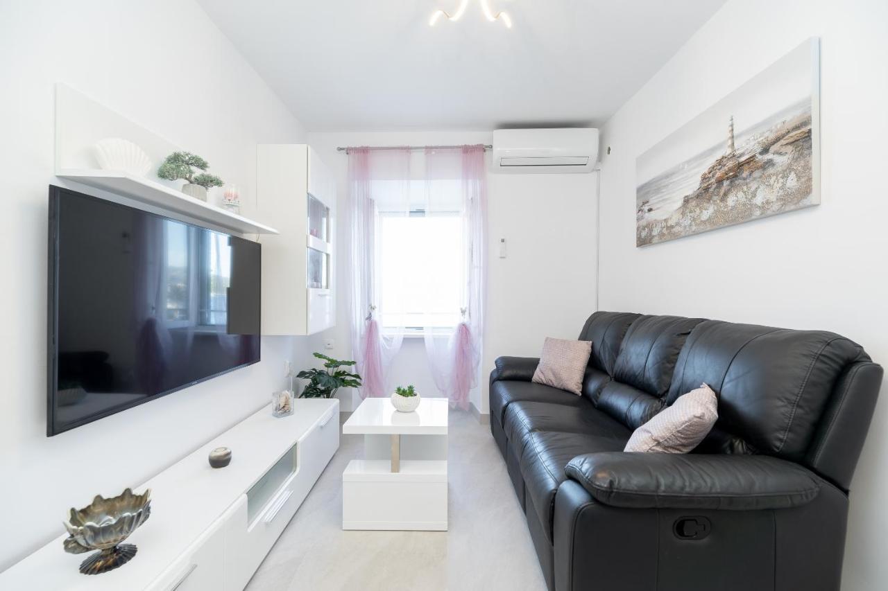Stela Apartment